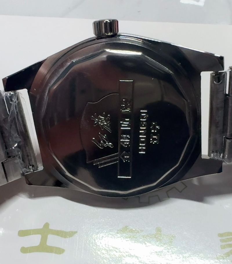 Red Flag Serves The People Men - đánh giá và giá Vintage Fashion Watches
